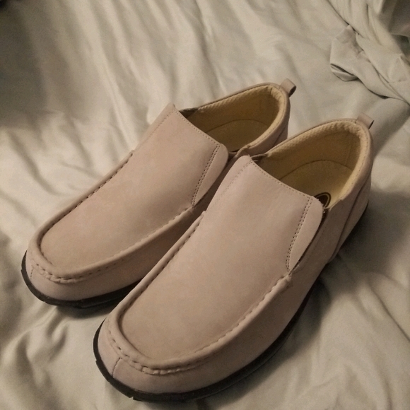 BRAND NEW LEATHER SHOES BY B-BOOTS -SIZE 11 M - Picture 2 of 10